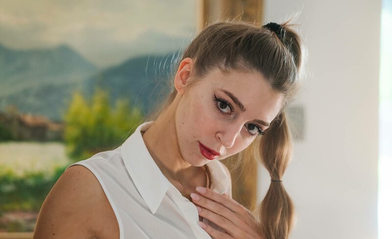 Полина, 19